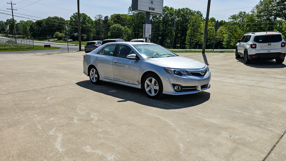 
								2014 Toyota Camry LE full									