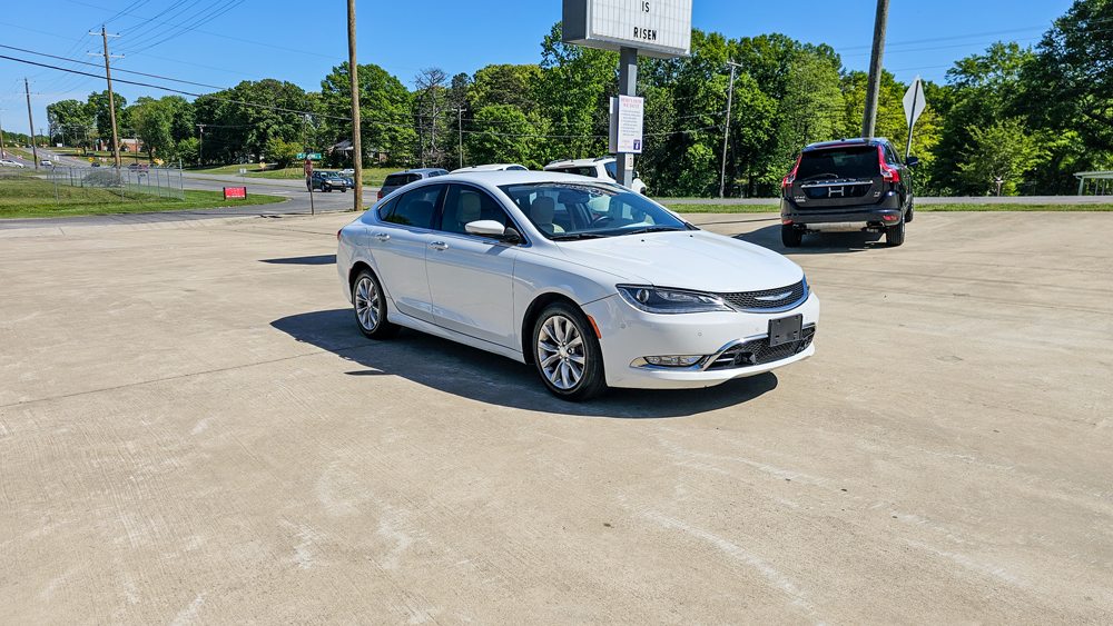 
								2015 Chrysler 200 C full									