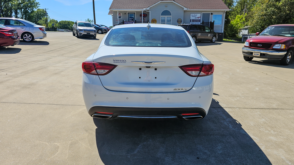 
								2015 Chrysler 200 C full									