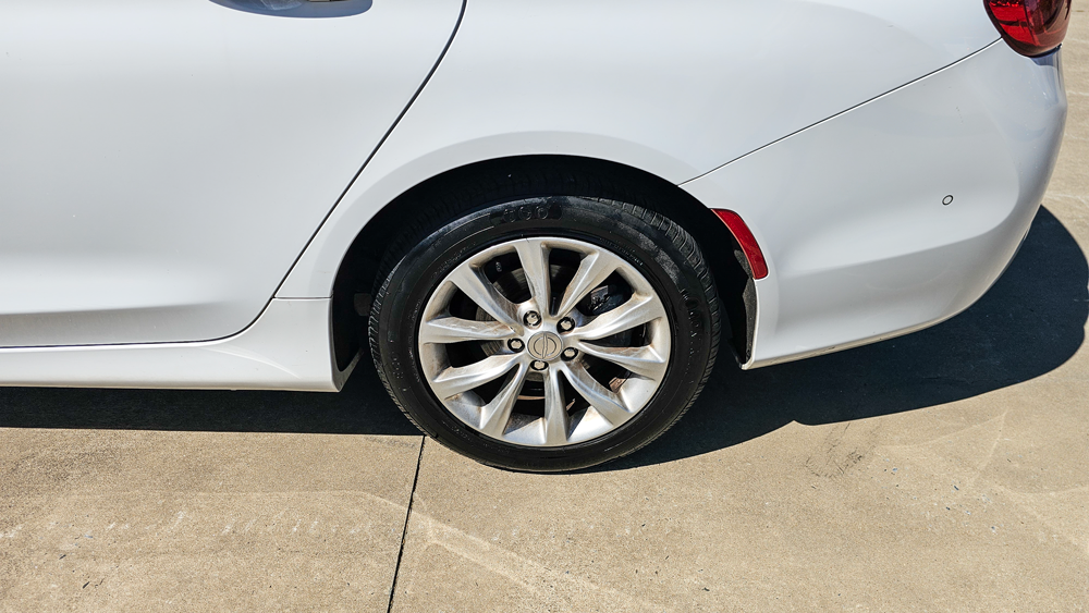 
								2015 Chrysler 200 C full									