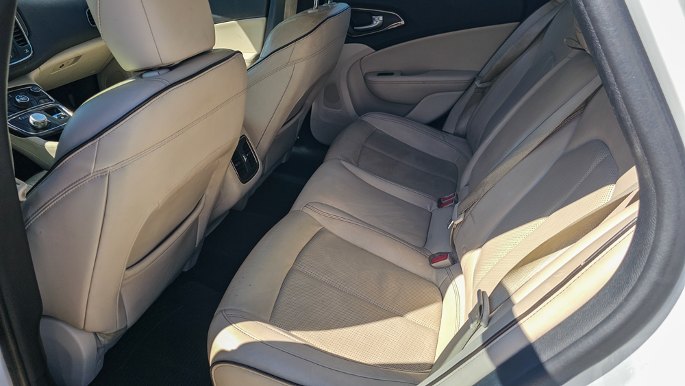 
								2015 Chrysler 200 C full									