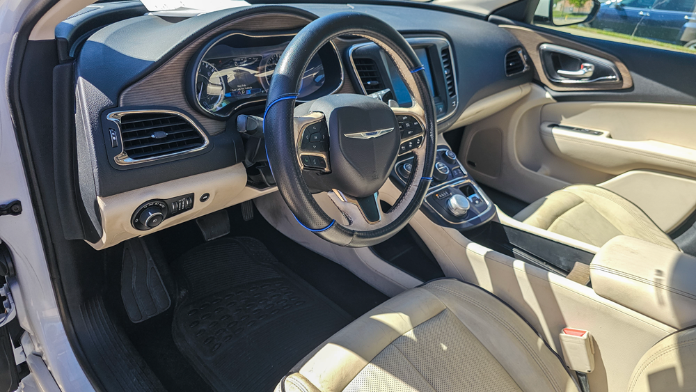 
								2015 Chrysler 200 C full									
