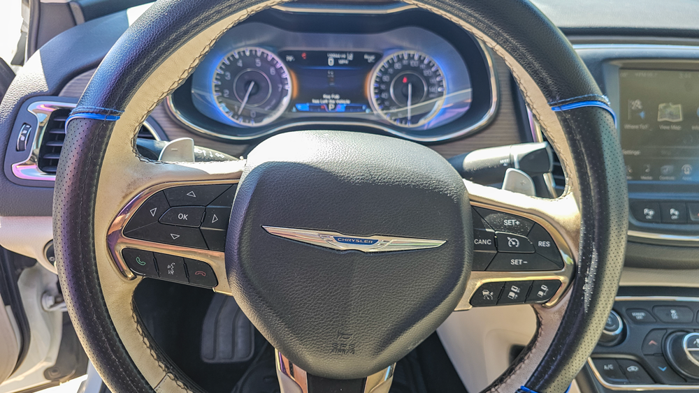 
								2015 Chrysler 200 C full									