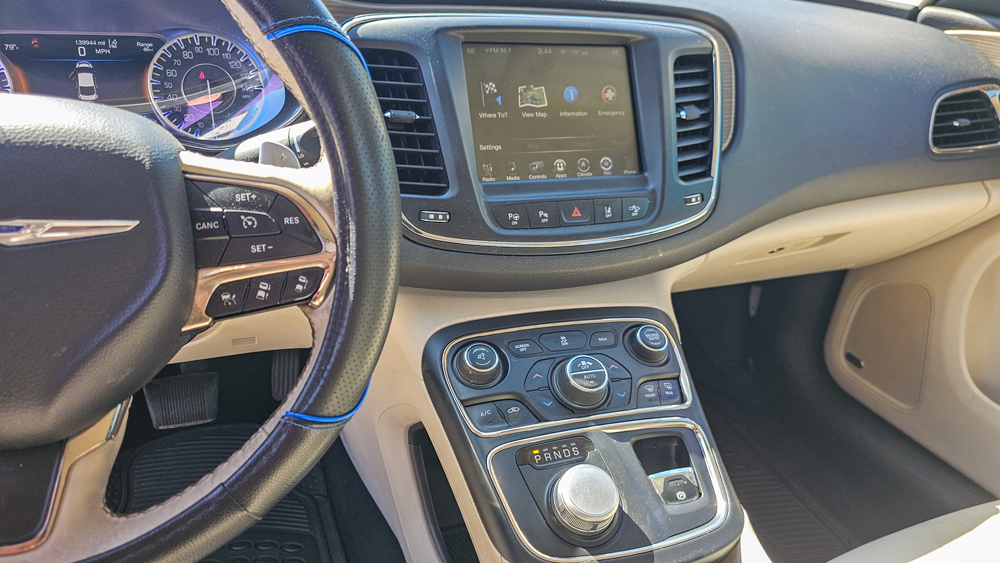 
								2015 Chrysler 200 C full									