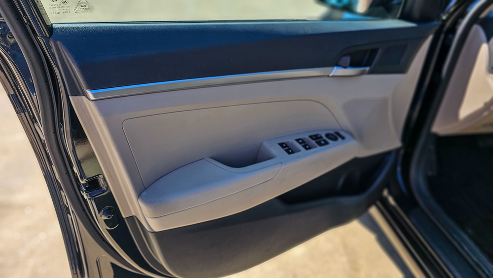 
								2019 Hyundai Elantra SE full									