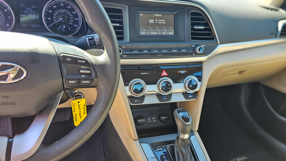 
								2019 Hyundai Elantra SE full									