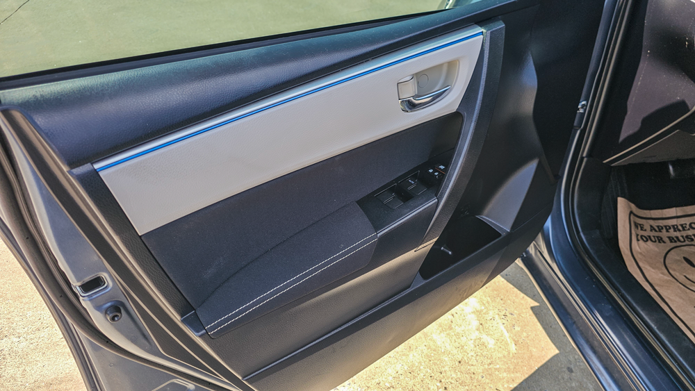 
								2016 Toyota Corolla LE full									