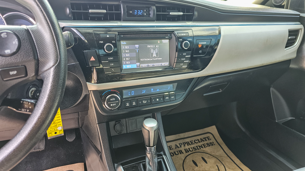 
								2016 Toyota Corolla LE full									