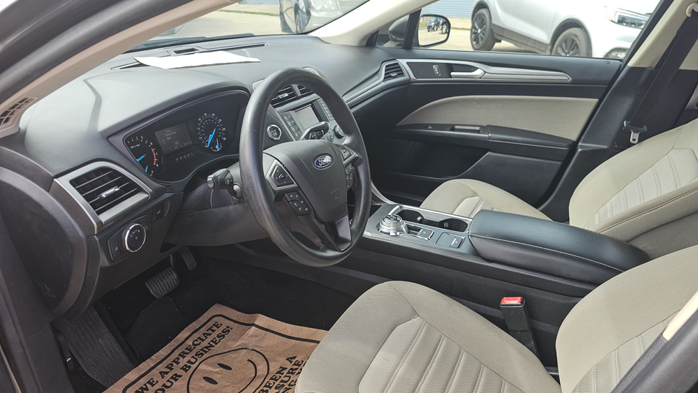 
								2019 Ford Fusion S full									
