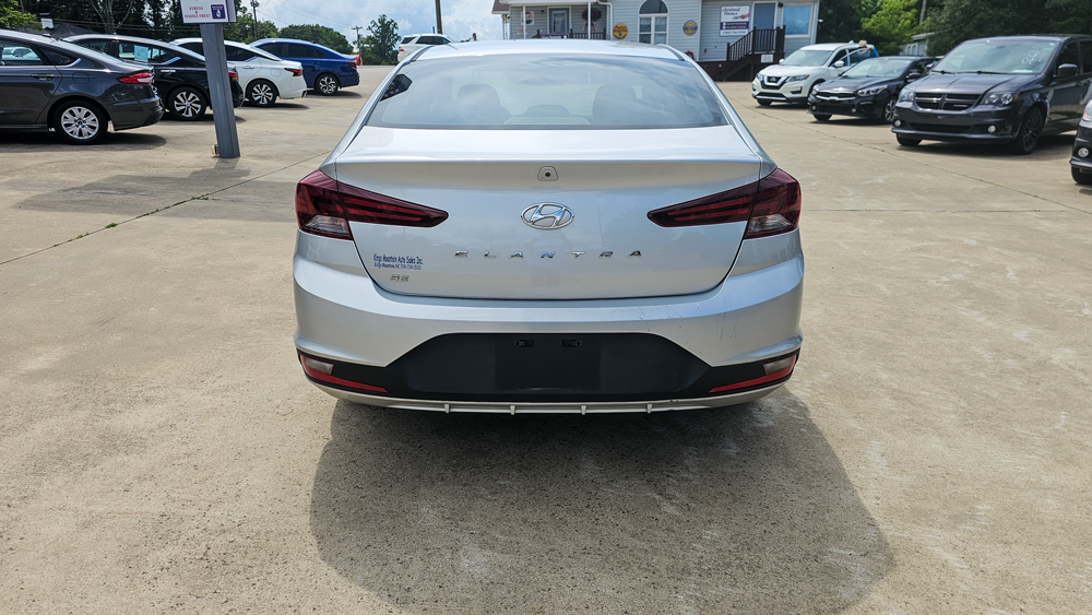 
								2019 Hyundai Elantra SE full									