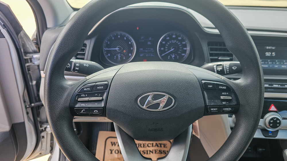 
								2019 Hyundai Elantra SE full									