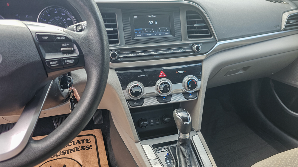 
								2019 Hyundai Elantra SE full									