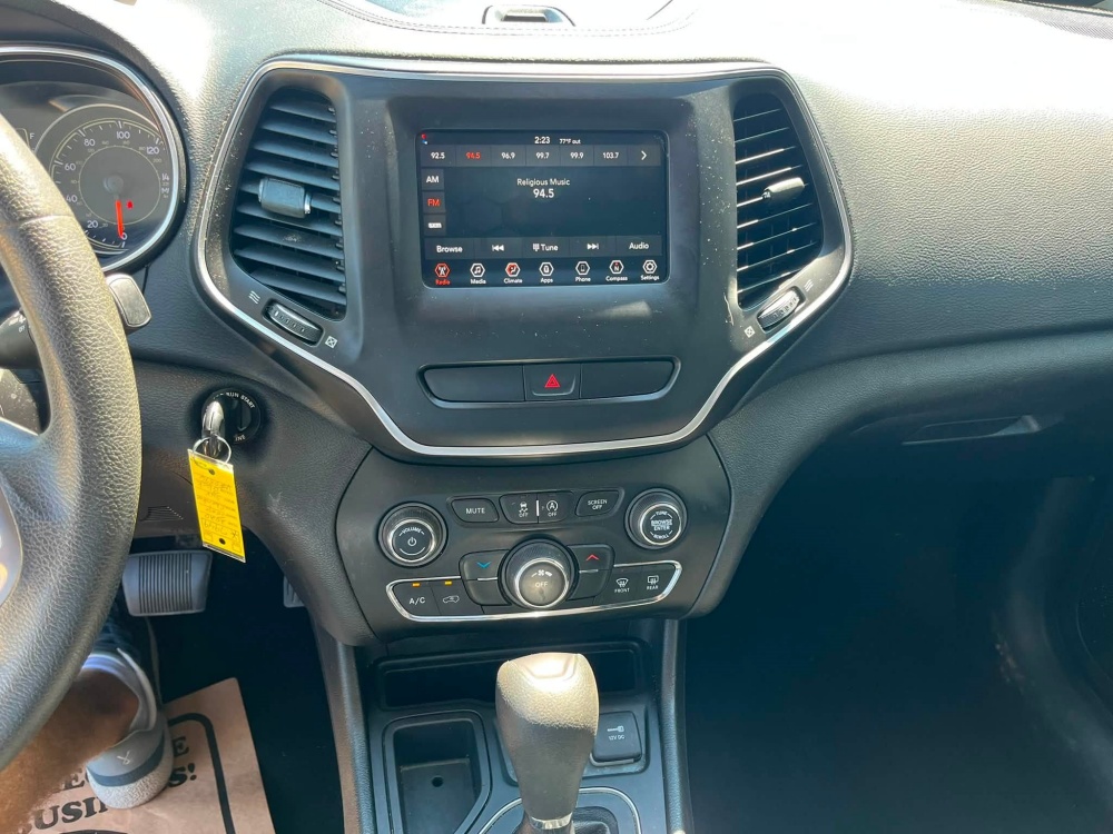 
								2020 Jeep Cherokee Latitude full									