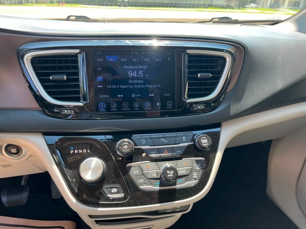 
								2017 Chrysler Pacifica Touring L full									