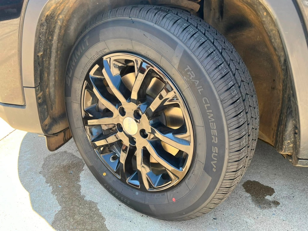 
								2020 Jeep Cherokee Latitude full									
