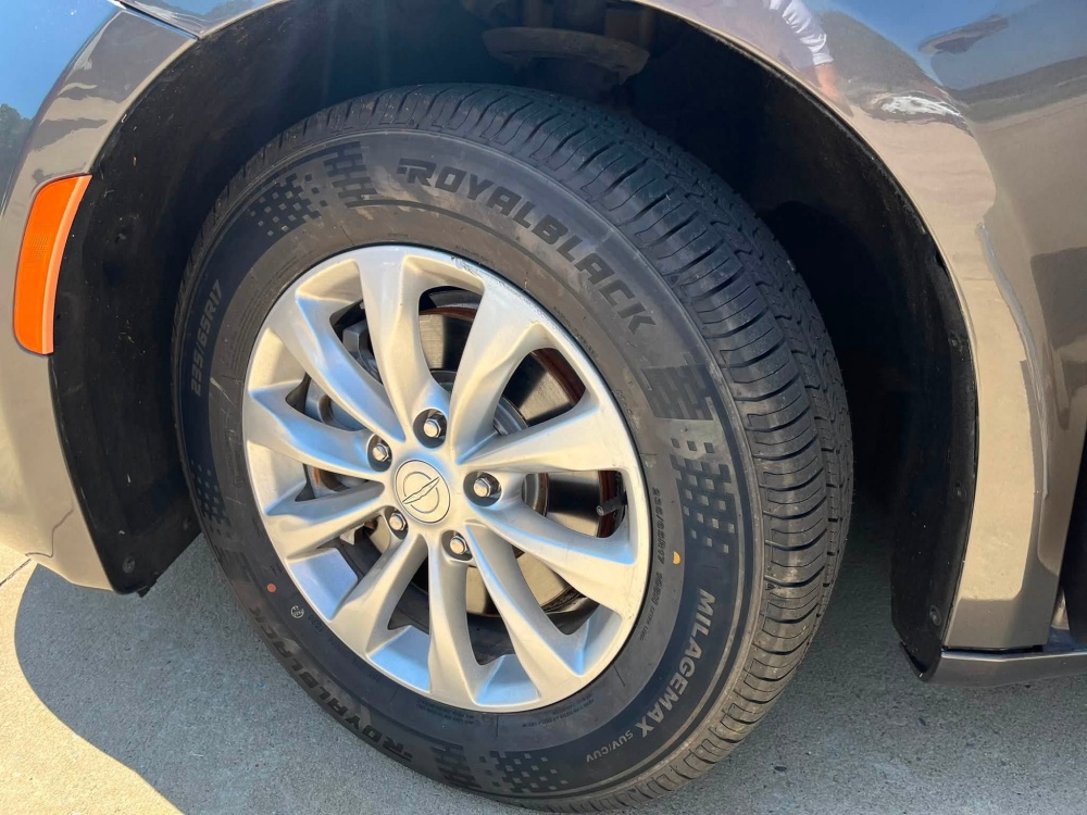 
								2017 Chrysler Pacifica Touring L full									