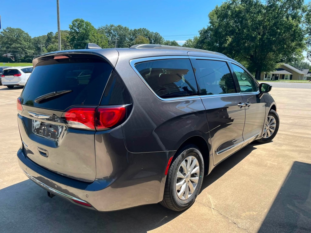 
								2017 Chrysler Pacifica Touring L full									