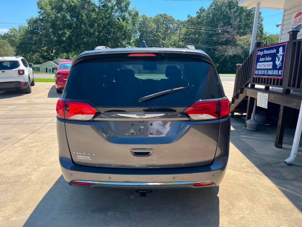 
								2017 Chrysler Pacifica Touring L full									