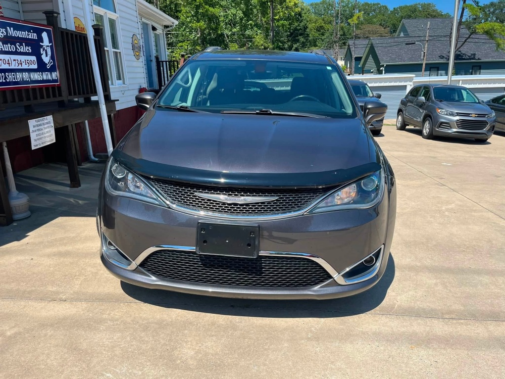 
								2017 Chrysler Pacifica Touring L full									