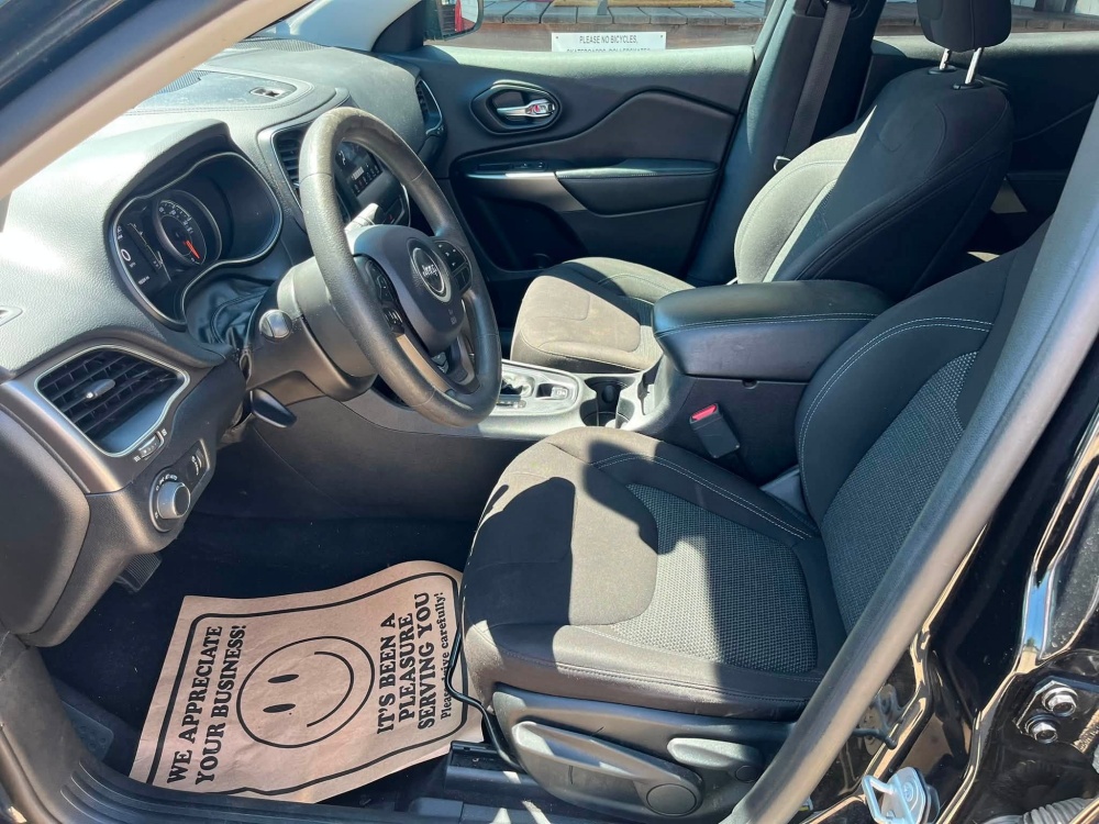 
								2020 Jeep Cherokee Latitude full									
