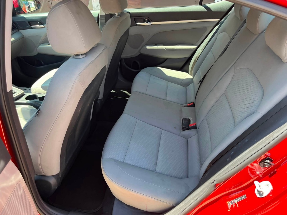 
								2019 Hyundai Elantra SEL full									