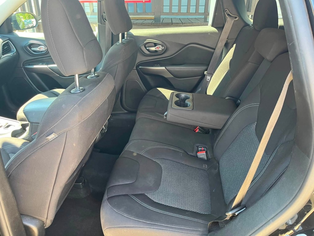
								2020 Jeep Cherokee Latitude full									