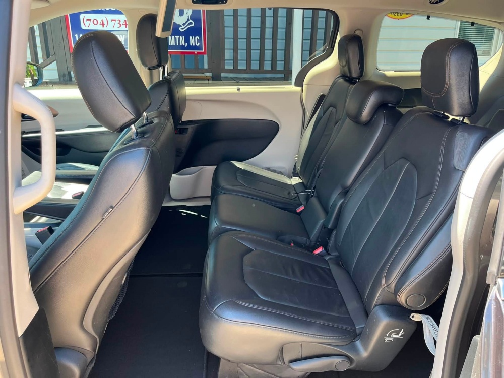 
								2017 Chrysler Pacifica Touring L full									