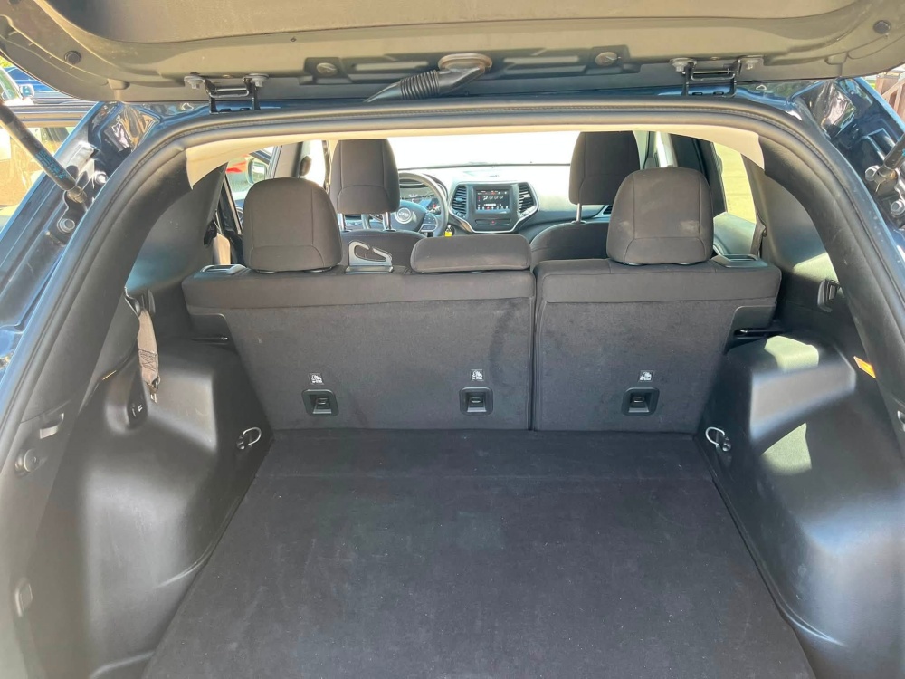 
								2020 Jeep Cherokee Latitude full									