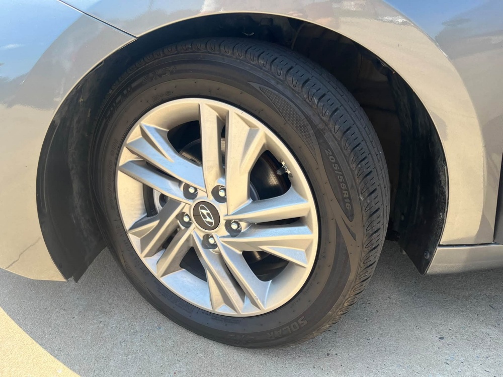
								2020 Hyundai Elantra SEL full									
