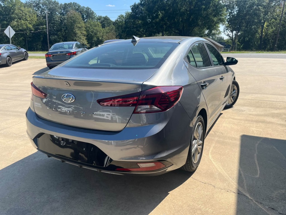 
								2020 Hyundai Elantra SEL full									
