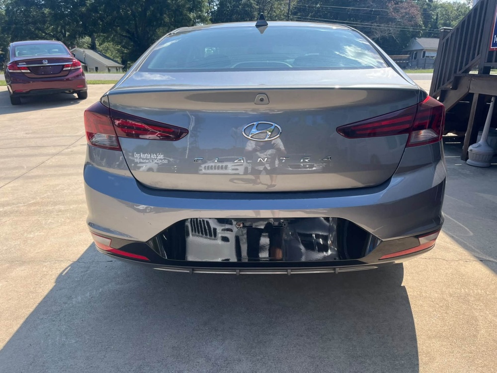 
								2020 Hyundai Elantra SEL full									