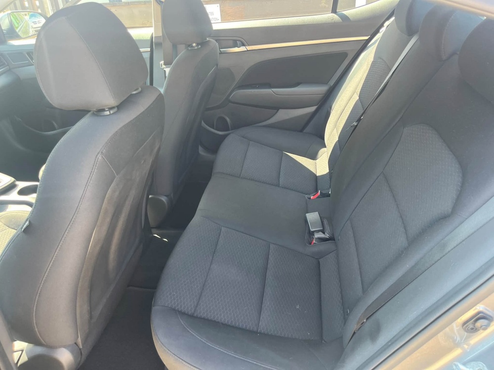 
								2020 Hyundai Elantra SEL full									
