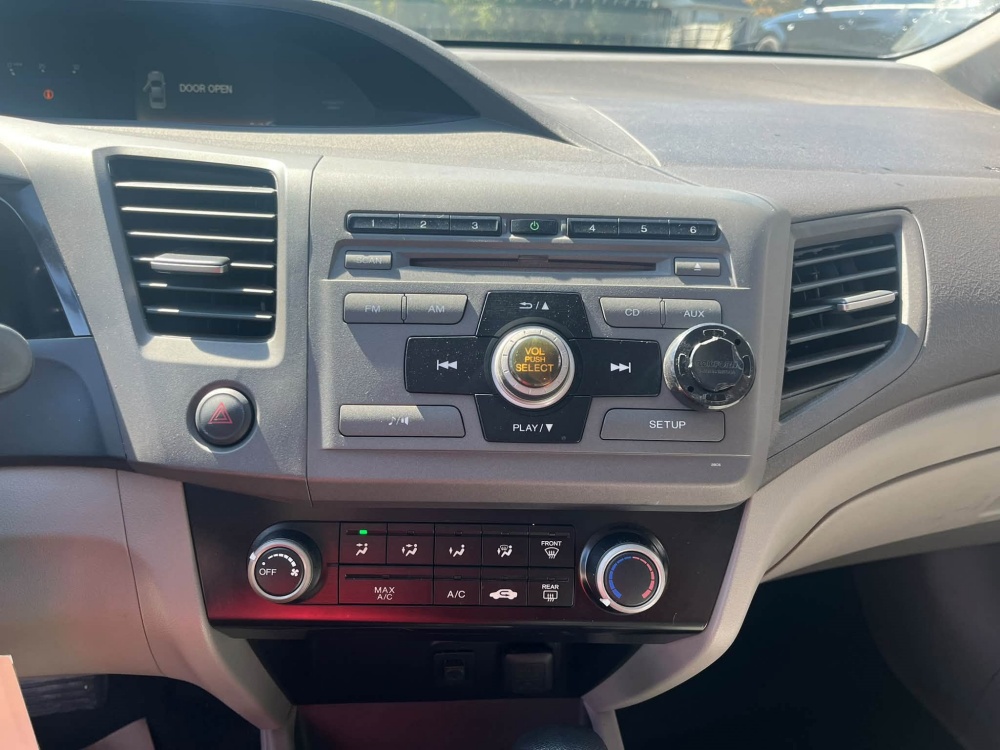 
								2012 Honda Civic LX full									