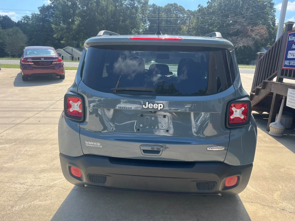 
								2018 Jeep Renegade Latitude full									