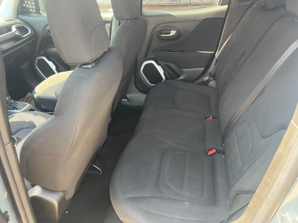 
								2018 Jeep Renegade Latitude full									