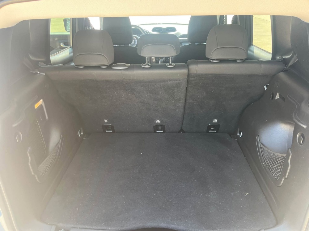 
								2018 Jeep Renegade Latitude full									