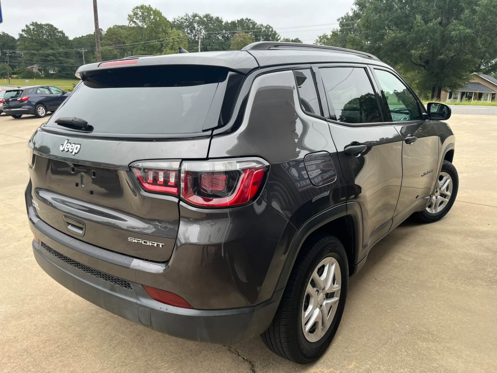 
								2018 Jeep Compass Sport full									