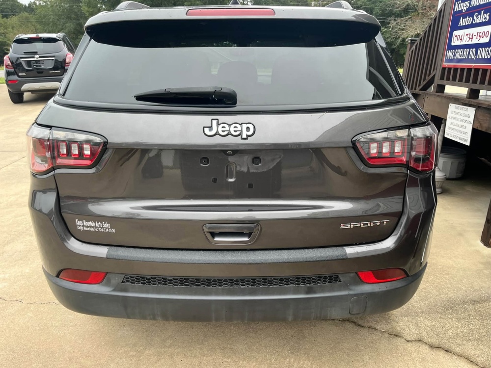 
								2018 Jeep Compass Sport full									