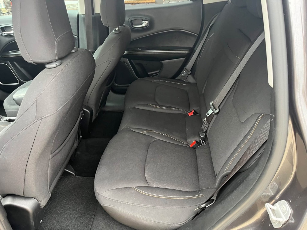 
								2018 Jeep Compass Sport full									