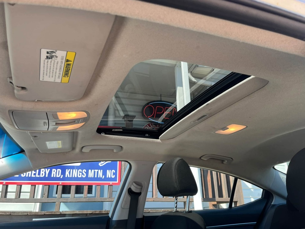
								2020 Hyundai Elantra SE full									