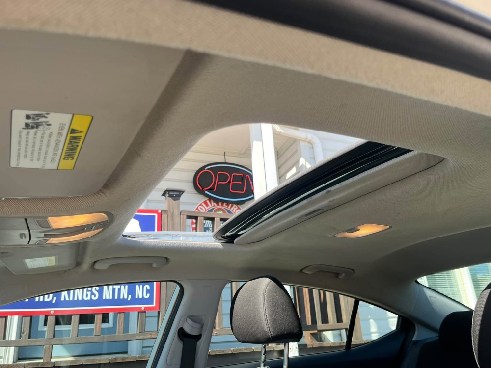 
								2020 Hyundai Elantra SE full									