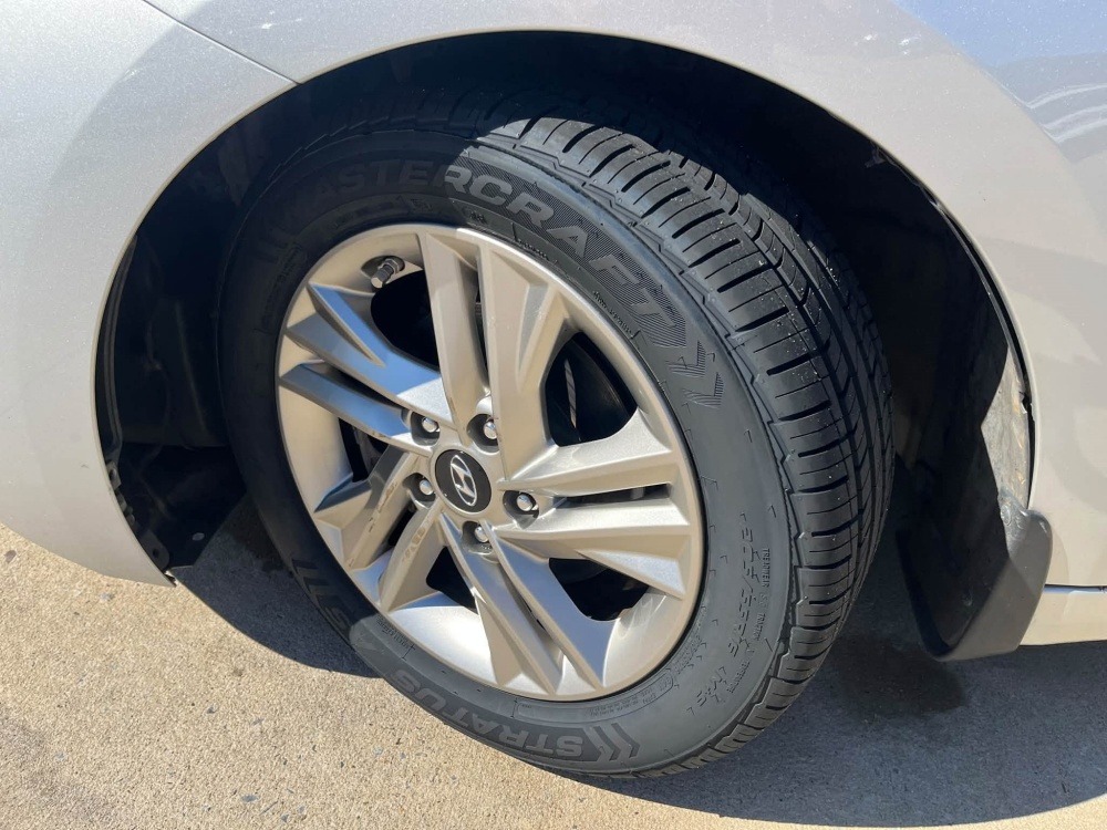 
								2020 Hyundai Elantra SE full									