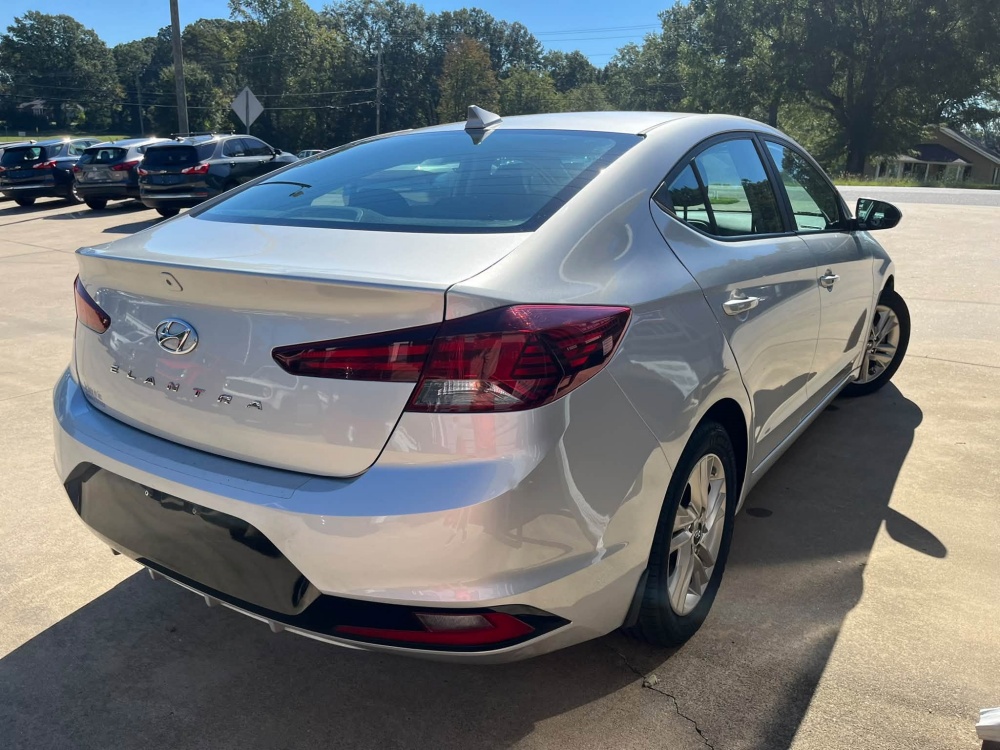 
								2020 Hyundai Elantra SE full									