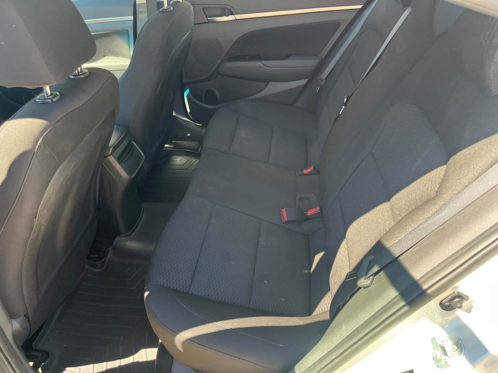 
								2020 Hyundai Elantra SE full									