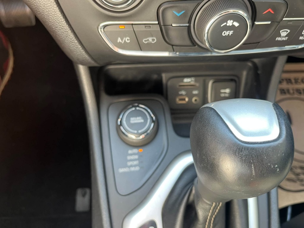 
								2018 Jeep Cherokee Latitude 4×4 full									