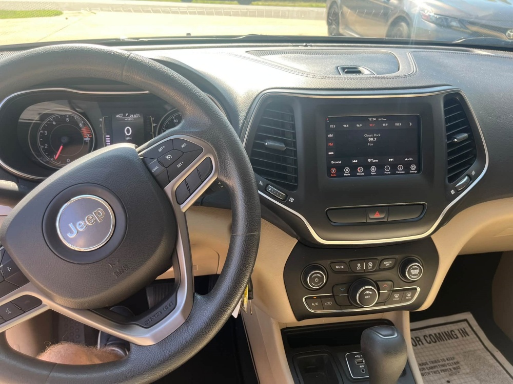 
								2019 Jeep Cherokee Latitude full									