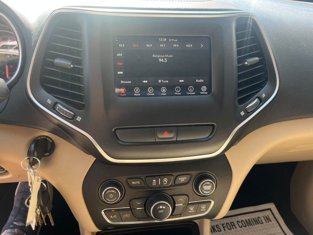 
								2019 Jeep Cherokee Latitude full									