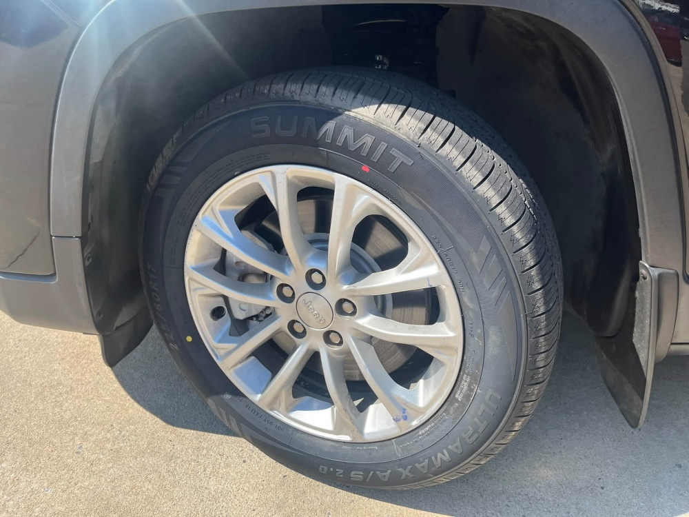 
								2019 Jeep Cherokee Latitude full									