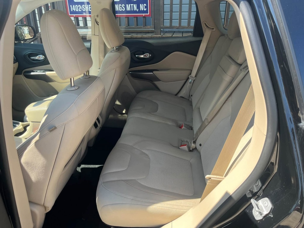 
								2019 Jeep Cherokee Latitude full									