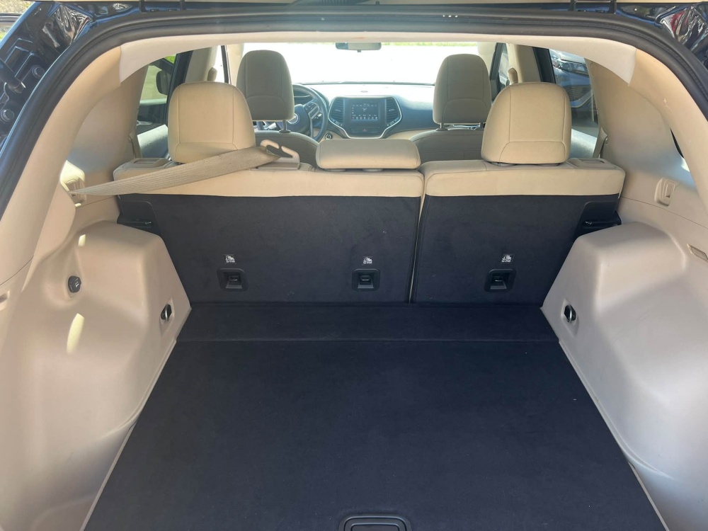 
								2019 Jeep Cherokee Latitude full									